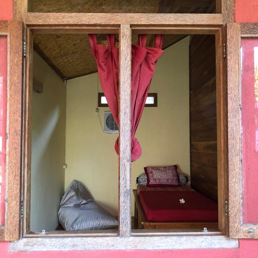 Harry'S Ocean House Pacitan Apartment Exterior photo
